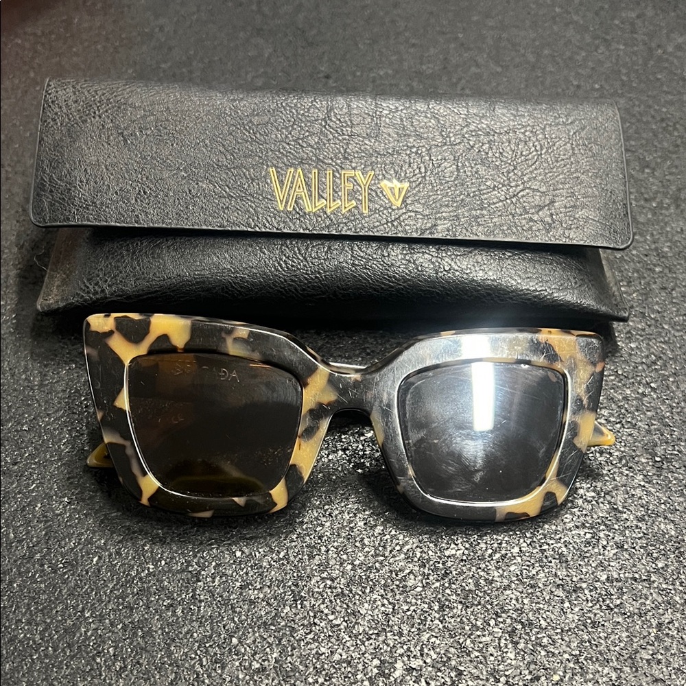 Valley Eyewear Brigada Tortoise Square Sunglasses - Black/Brown